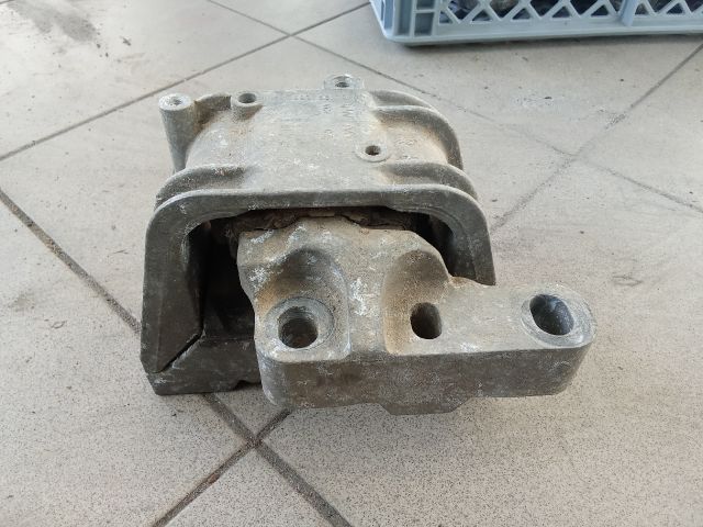 bontott VW GOLF V Motor Tartó Bak (Pozíciófüggetlen)