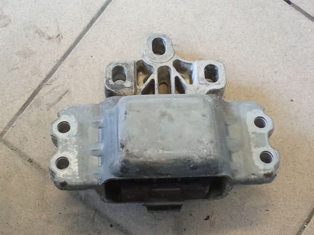 bontott VW GOLF V Motor Tartó Bak (Pozíciófüggetlen)