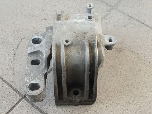 bontott VW GOLF V Motor Tartó Bak (Pozíciófüggetlen)