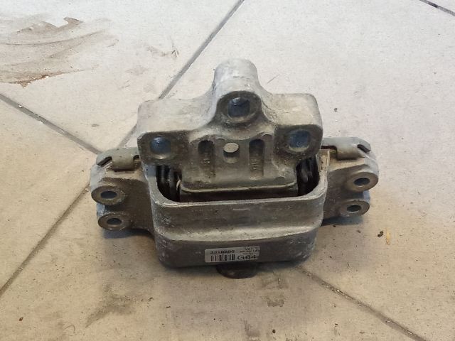 bontott VW GOLF V Motor Tartó Bak (Pozíciófüggetlen)