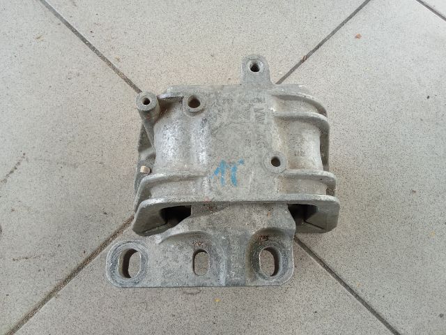 bontott VW GOLF V Motor Tartó Bak (Pozíciófüggetlen)