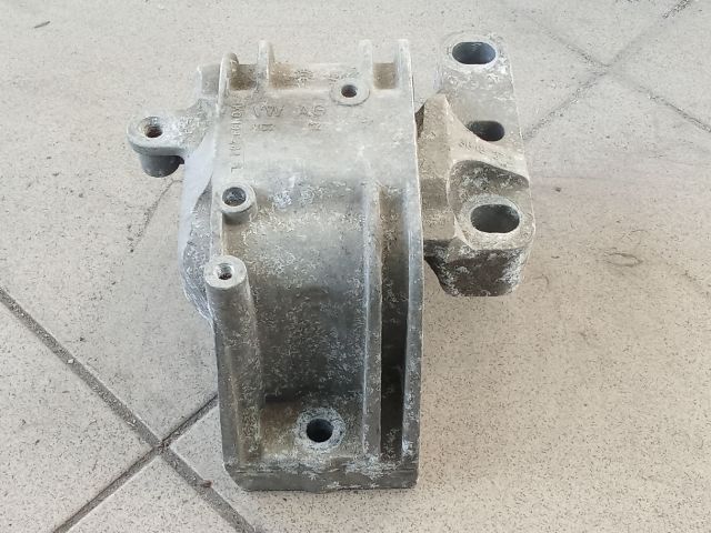 bontott VW GOLF V Motor Tartó Bak (Pozíciófüggetlen)