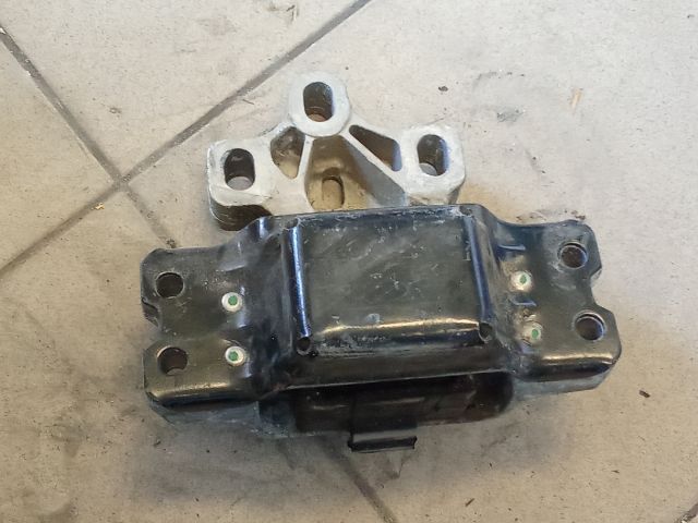 bontott VW GOLF V Motor Tartó Bak (Pozíciófüggetlen)