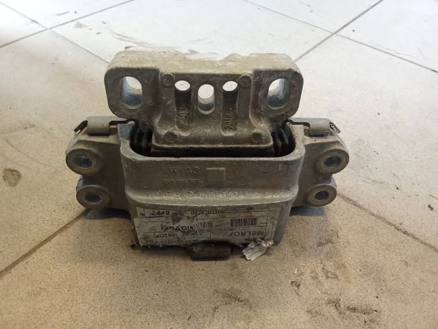 bontott VW GOLF V Motor Tartó Bak (Pozíciófüggetlen)