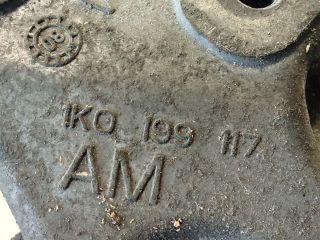 bontott VW GOLF V Motor Tartó Bak (Pozíciófüggetlen)