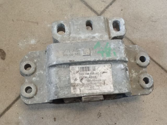 bontott VW GOLF V Motor Tartó Bak (Pozíciófüggetlen)