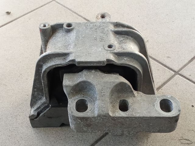 bontott VW GOLF V Motor Tartó Bak (Pozíciófüggetlen)