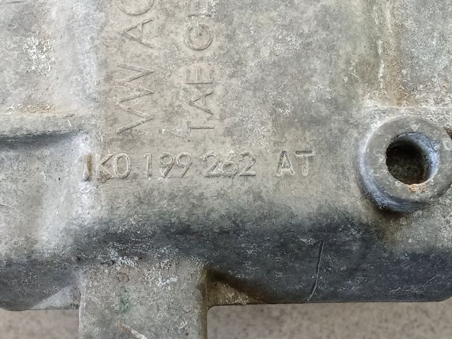 bontott VW GOLF V Motor Tartó Bak (Pozíciófüggetlen)