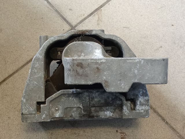 bontott VW GOLF V Motor Tartó Bak (Pozíciófüggetlen)