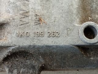 bontott VW GOLF V Motor Tartó Bak (Pozíciófüggetlen)