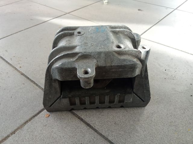 bontott VW GOLF V Motor Tartó Bak (Pozíciófüggetlen)