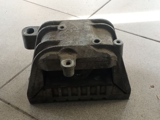 bontott VW GOLF V Motor Tartó Bak (Pozíciófüggetlen)