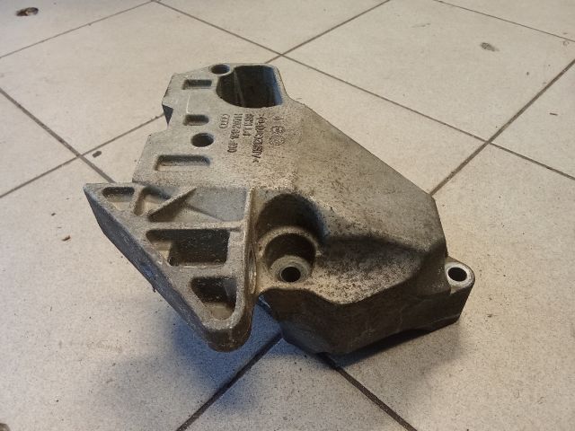 bontott VW GOLF V Motor Tartó Bak (Pozíciófüggetlen)