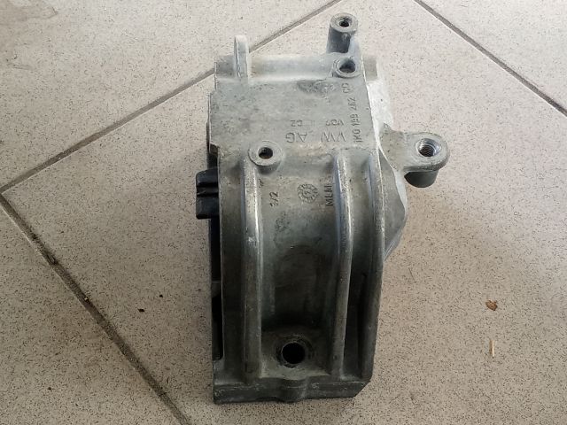 bontott VW GOLF V Motor Tartó Bak (Pozíciófüggetlen)