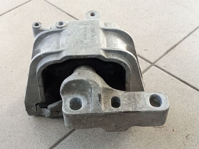 bontott VW GOLF V Motor Tartó Bak (Pozíciófüggetlen)