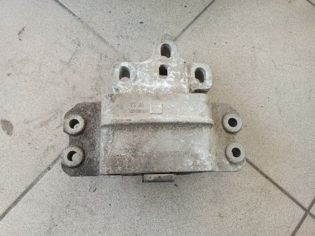 bontott VW GOLF V Motor Tartó Bak (Pozíciófüggetlen)