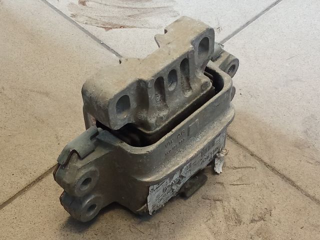 bontott VW GOLF V Motor Tartó Bak (Pozíciófüggetlen)