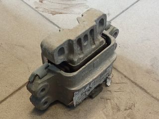 bontott VW GOLF V Motor Tartó Bak (Pozíciófüggetlen)