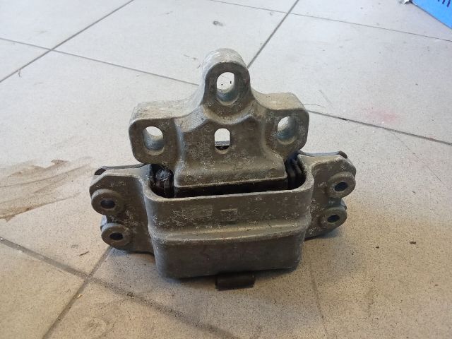 bontott VW GOLF V Motor Tartó Bak (Pozíciófüggetlen)