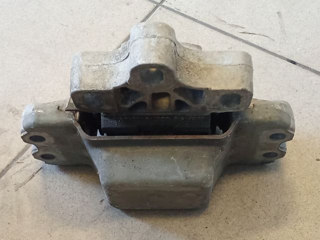bontott VW GOLF V Motor Tartó Bak (Pozíciófüggetlen)