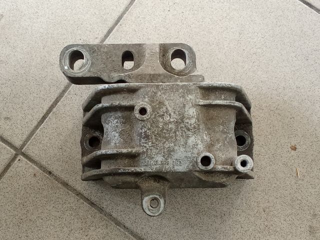 bontott VW GOLF V Motor Tartó Bak (Pozíciófüggetlen)