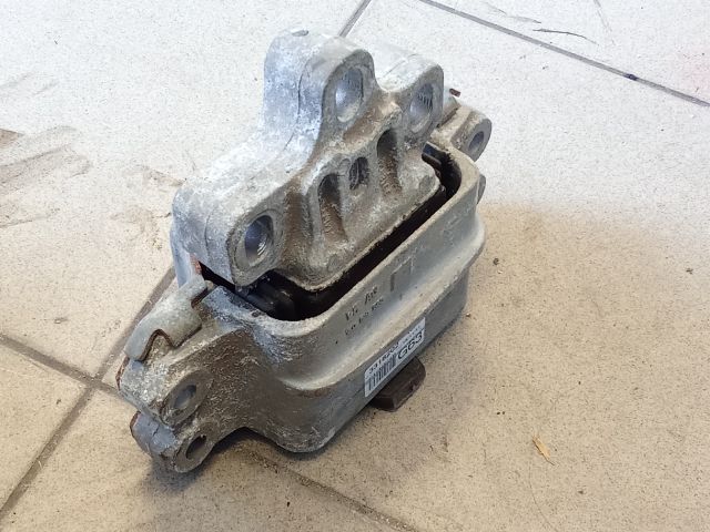 bontott VW GOLF V Motor Tartó Bak (Pozíciófüggetlen)