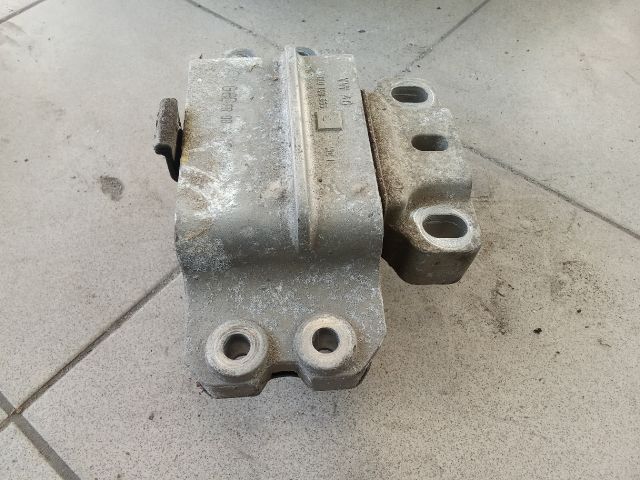bontott VW GOLF V Motor Tartó Bak (Pozíciófüggetlen)
