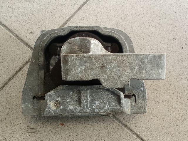 bontott VW GOLF V Motor Tartó Bak (Pozíciófüggetlen)