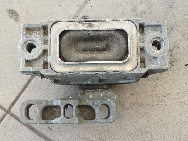 bontott VW GOLF V Motor Tartó Bak (Pozíciófüggetlen)