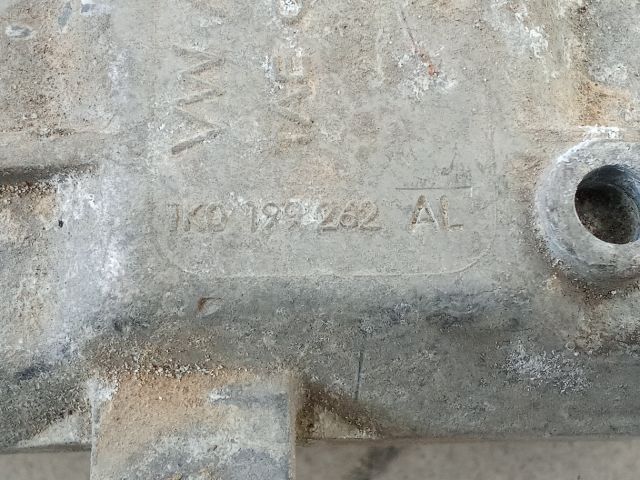 bontott VW GOLF V Motor Tartó Bak (Pozíciófüggetlen)