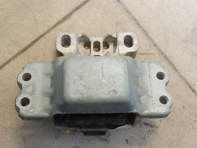 bontott VW GOLF V Motor Tartó Bak (Pozíciófüggetlen)