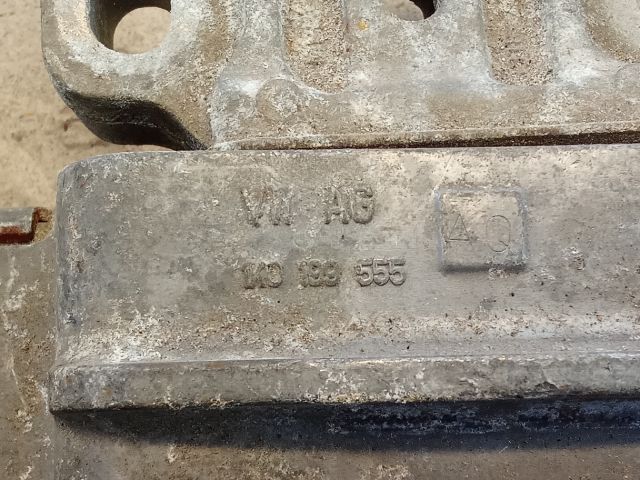 bontott VW GOLF V Motor Tartó Bak (Pozíciófüggetlen)