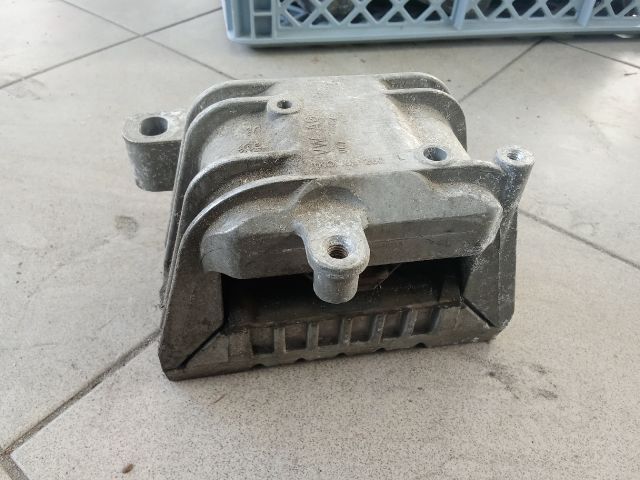 bontott VW GOLF V Motor Tartó Bak (Pozíciófüggetlen)