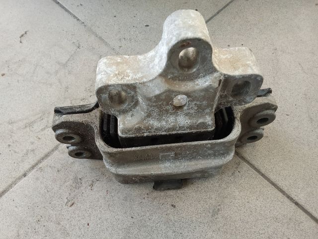 bontott VW GOLF V Motor Tartó Bak (Pozíciófüggetlen)