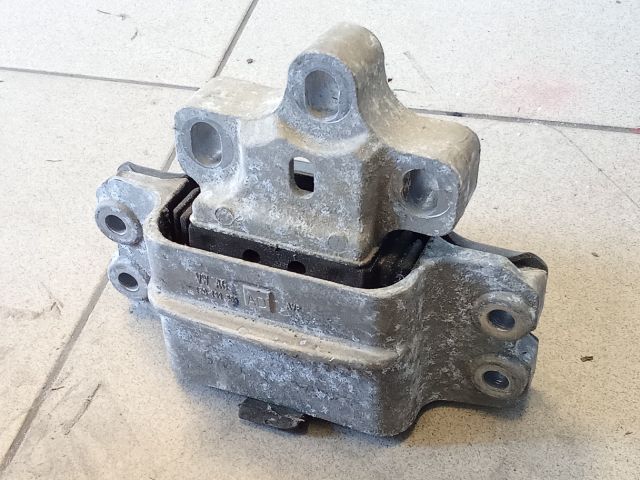 bontott VW GOLF V Motor Tartó Bak (Pozíciófüggetlen)