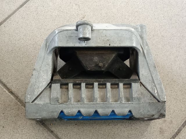 bontott VW GOLF V Motor Tartó Bak (Pozíciófüggetlen)