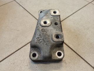 bontott VW GOLF V Motor Tartó Bak (Pozíciófüggetlen)