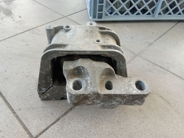 bontott VW GOLF V Motor Tartó Bak (Pozíciófüggetlen)