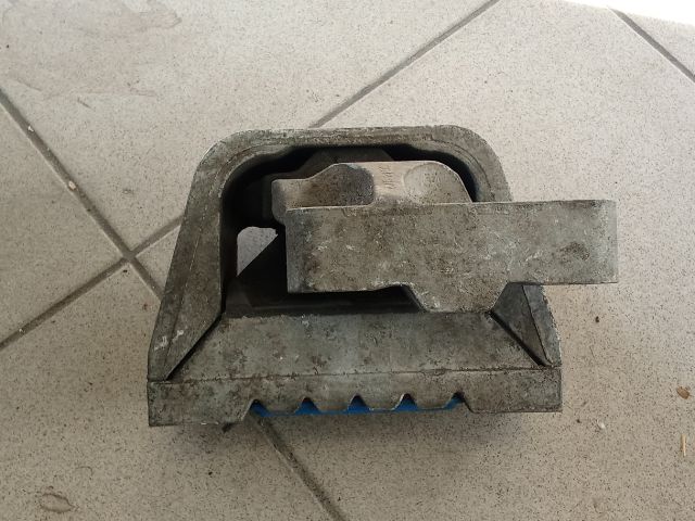 bontott VW GOLF V Motor Tartó Bak (Pozíciófüggetlen)