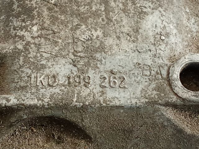 bontott VW GOLF V Motor Tartó Bak (Pozíciófüggetlen)