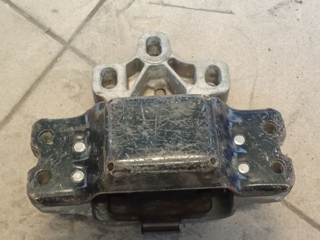 bontott VW GOLF V Motor Tartó Bak (Pozíciófüggetlen)