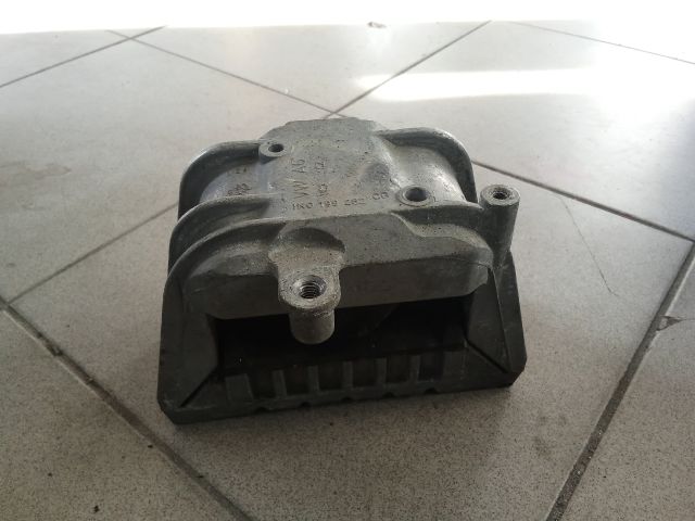 bontott VW GOLF V Motor Tartó Bak (Pozíciófüggetlen)