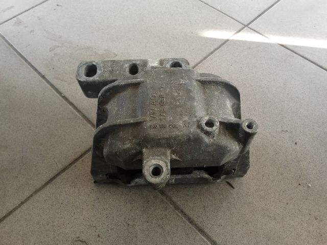 bontott VW GOLF V Motor Tartó Bak (Pozíciófüggetlen)