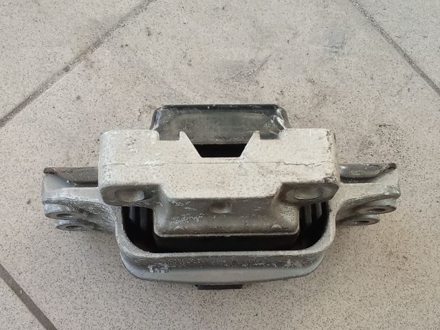 bontott VW GOLF V Motor Tartó Bak (Pozíciófüggetlen)