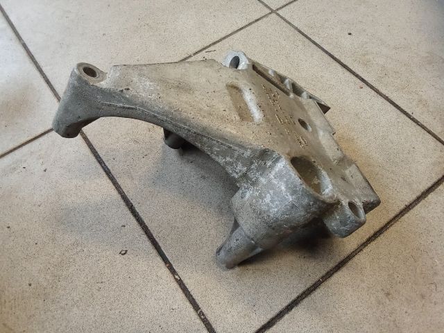 bontott VW GOLF V Motor Tartó Bak (Pozíciófüggetlen)