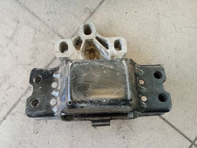 bontott VW GOLF V Motor Tartó Bak (Pozíciófüggetlen)