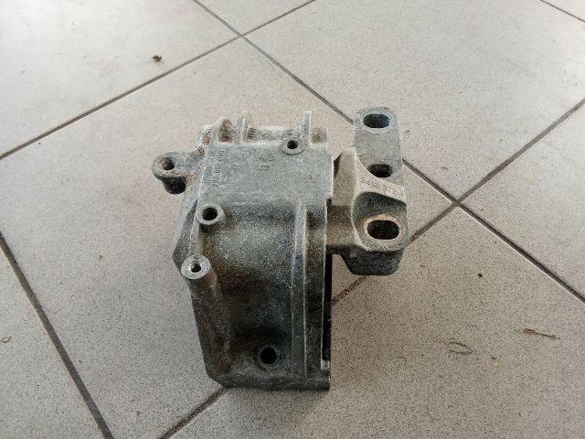 bontott VW GOLF V Motor Tartó Bak (Pozíciófüggetlen)