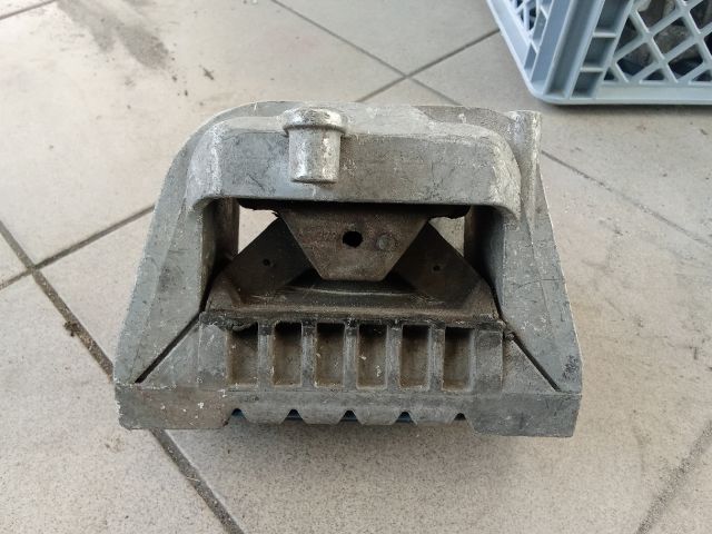 bontott VW GOLF V Motor Tartó Bak (Pozíciófüggetlen)