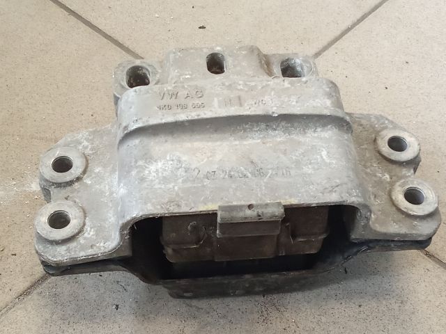 bontott VW GOLF V Motor Tartó Bak (Pozíciófüggetlen)