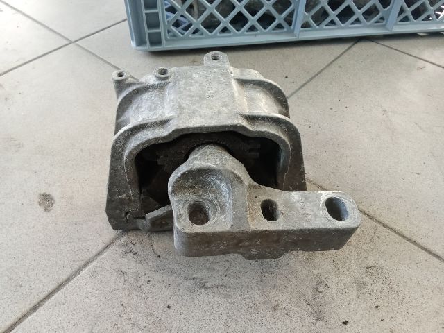 bontott VW GOLF V Motor Tartó Bak (Pozíciófüggetlen)